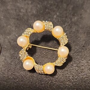 Vintage Gold and Pearl Brooch